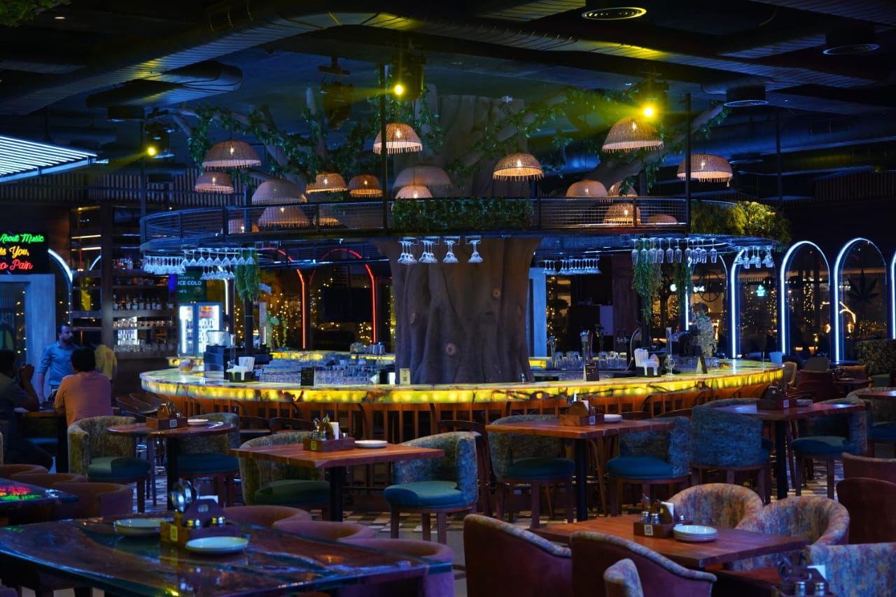 Bar and pub interior in Hyderabad by Simfy Re’Live — view 6