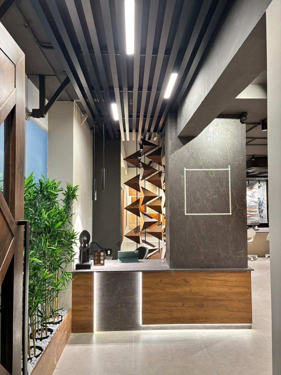 Commercial Showrooms project image 17