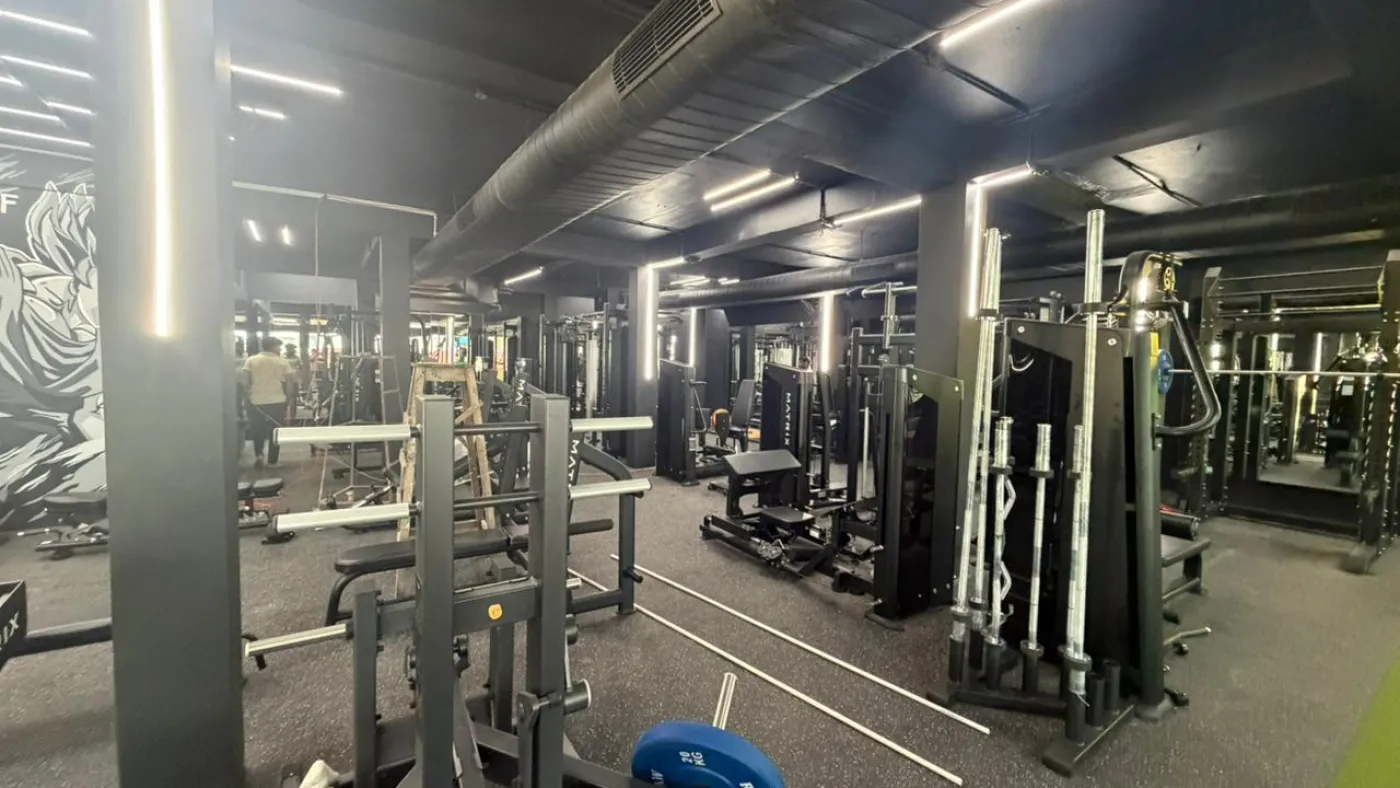 Commercial Gym Flooring: Load, Thickness, Noise Guide