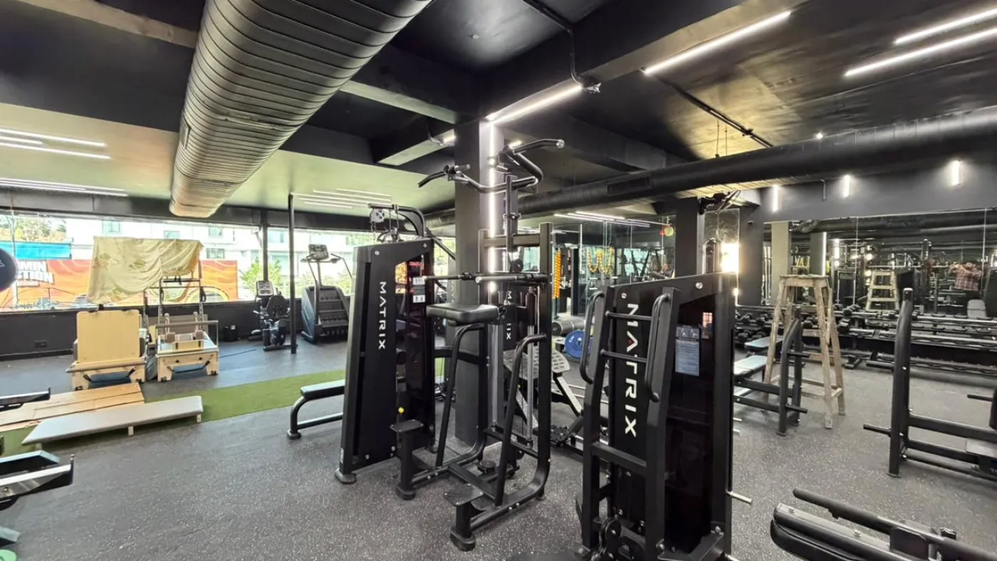 Gym Layout and Equipment Zoning: Space, Air and Exits